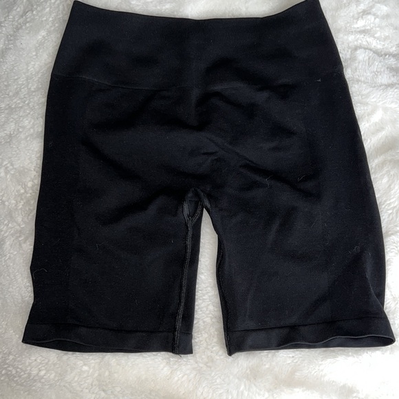 AMPLIFY SHORT 5.5" 🩵🩷.  Brand New only worn to try on. - Picture 3 of 3